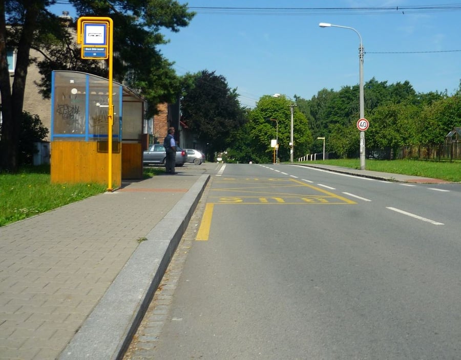autobusová zastávka Stará Bělá kostel