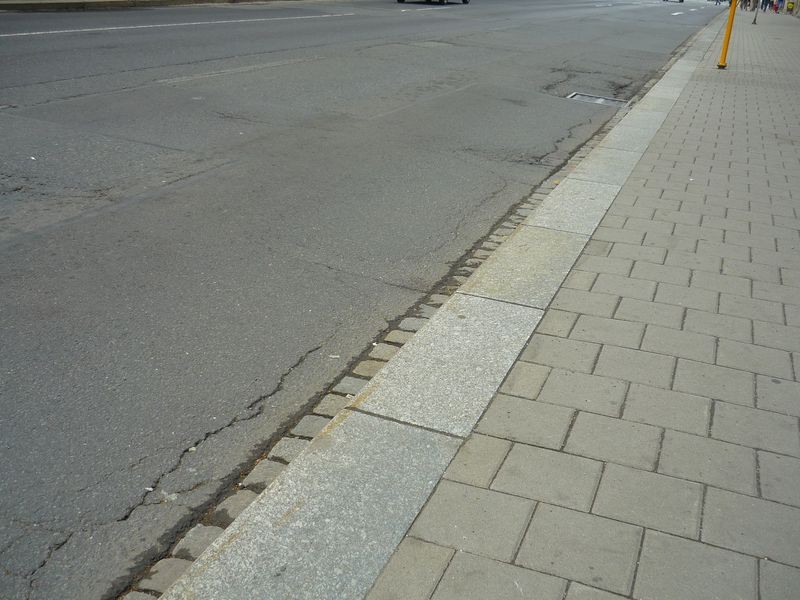 autobusoví a trolejbusová zastávka Husův sad