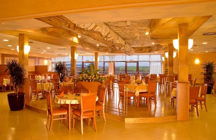 Restaurace v hotelu Primavera