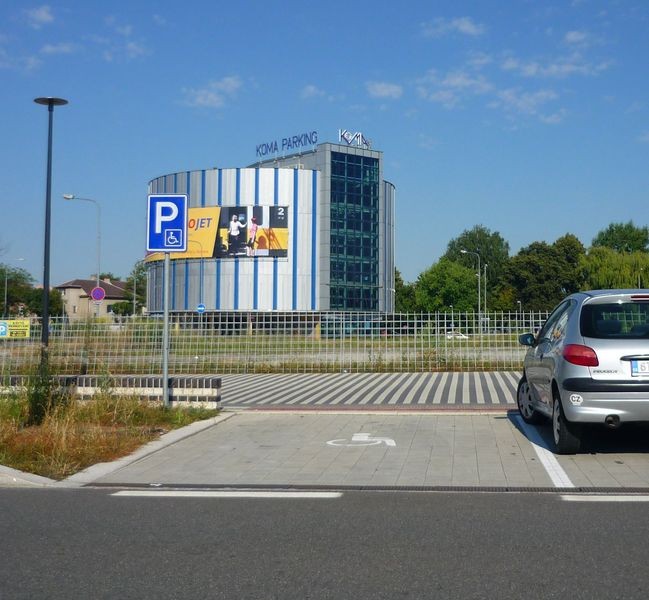Parkoviště Peterkova ul. Ostrava Svinov