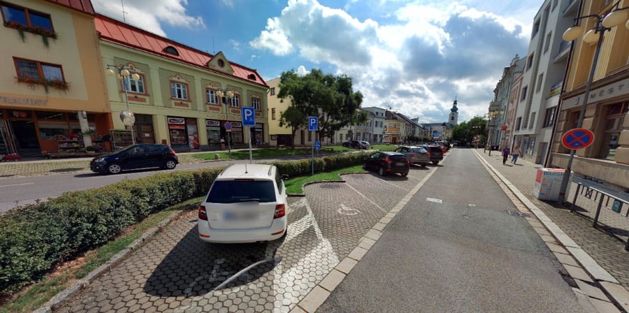 Parkoviště Nádražní ul. Nové Město nad Metují
