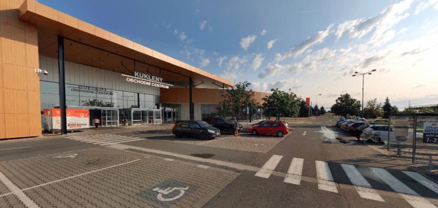 Parkoviště Hypermarket Albert