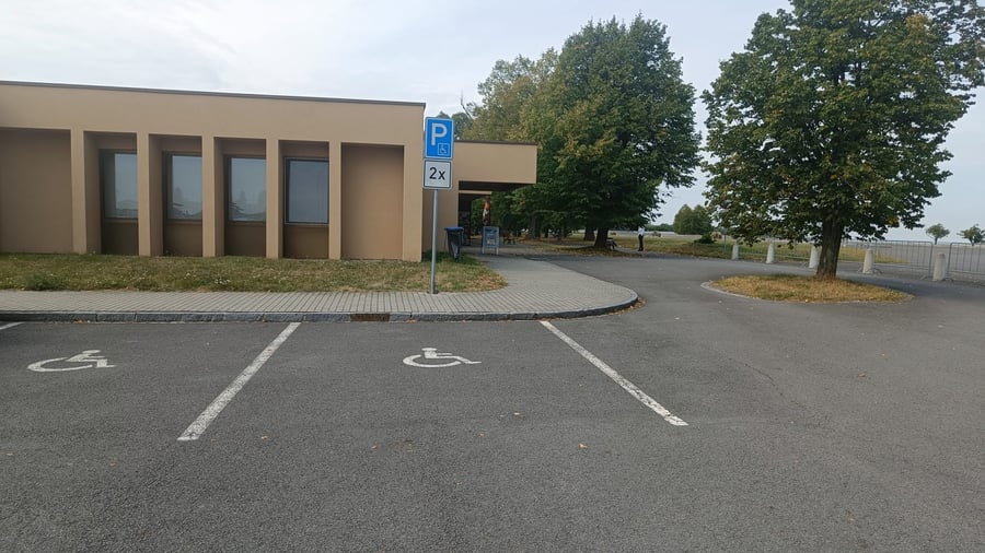 Parkoviště Hrabyně