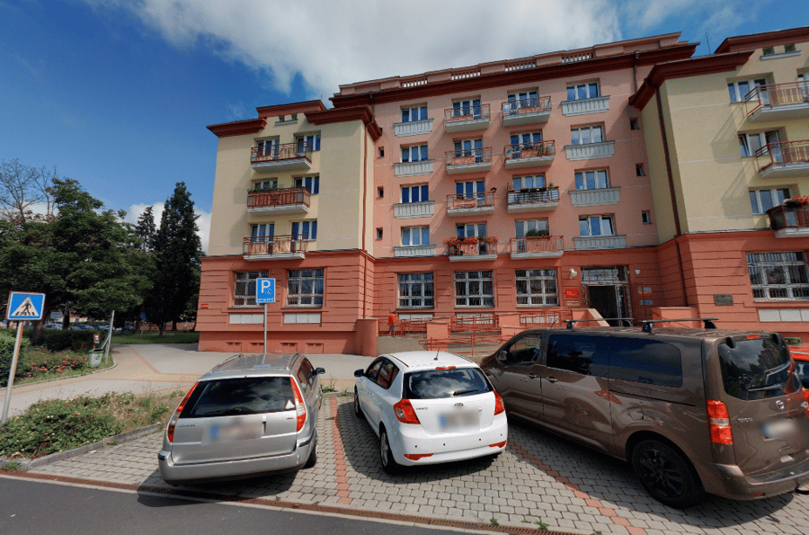 Parkoviště Hlavní třída, Ostrov 