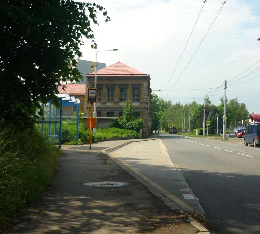 autobusová a trolejbusová zastávka MHD Vršovců