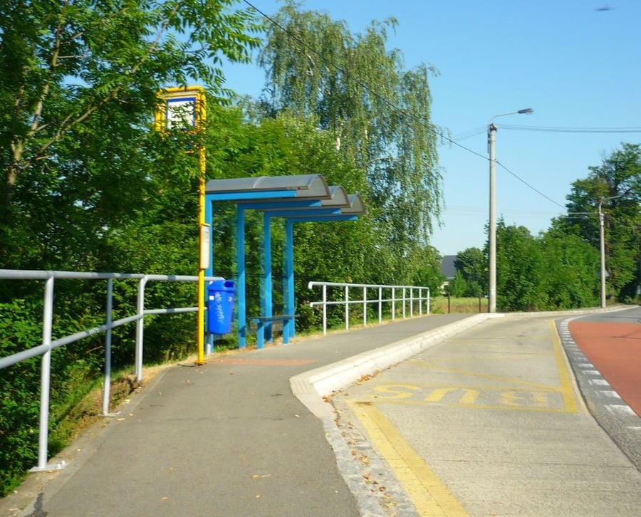 Zastávka MHD Školní statek