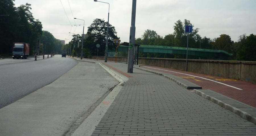 autobusová a trolejbusová zastávka U Lávky