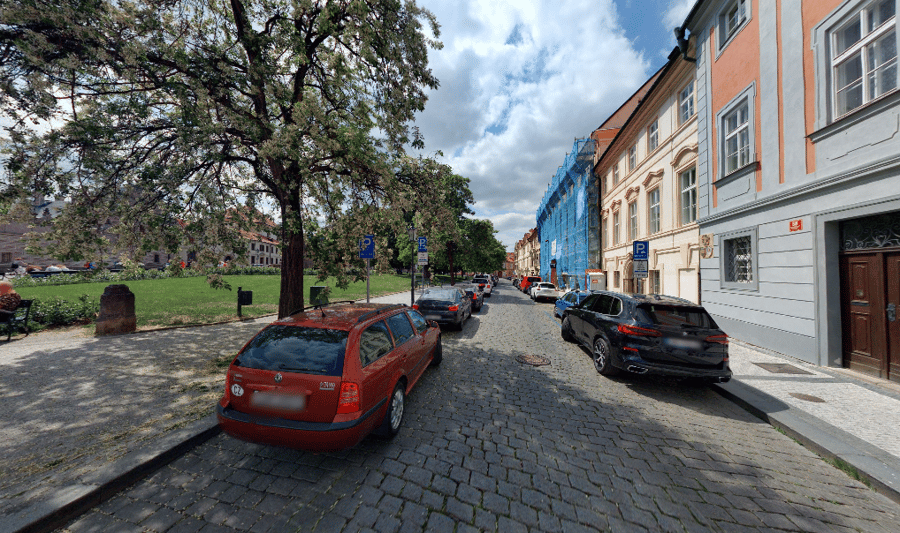 Parkoviště Hradčanské nám., Praha 1