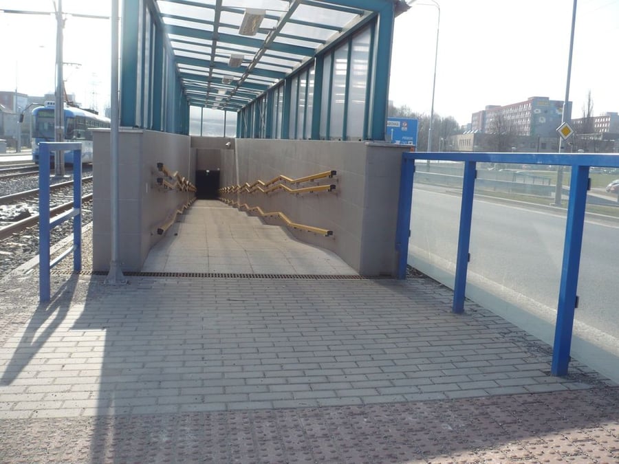 Tramvajová zastávka MHD Most mládeže