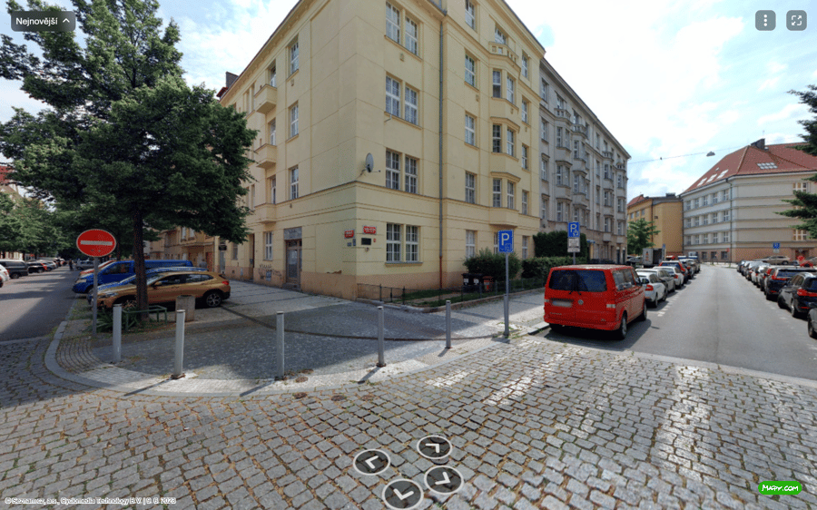 Parkoviště Ch. de Gaulla, Praha 6