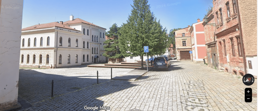 Parkoviště Kostelní nám., Broumov