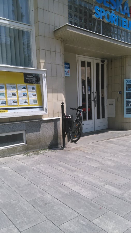 Bankomat + banka Česká spořitelna
