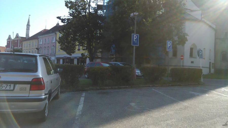 3x Vyhrazené parkovací stání