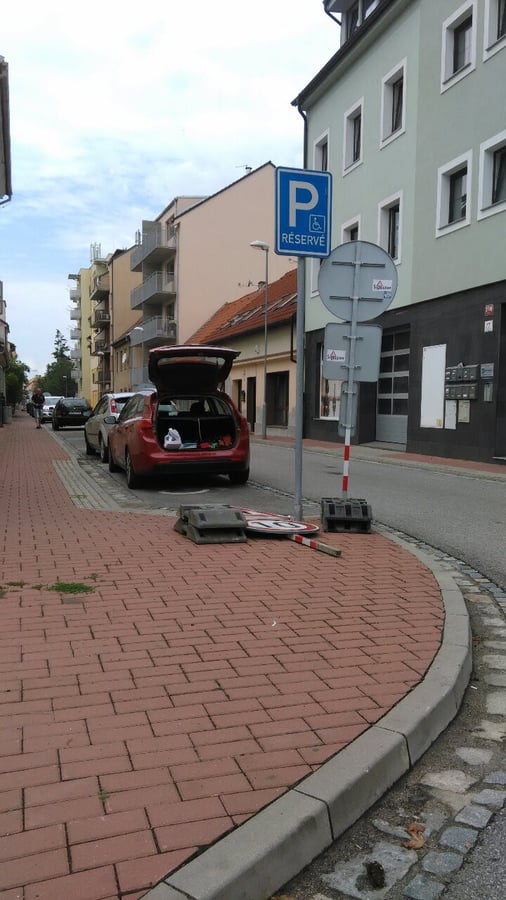 Vyhrazené parkovací stání