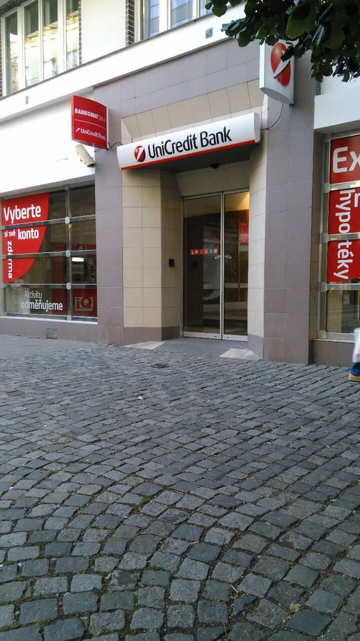 Unicredit banka + bankomat