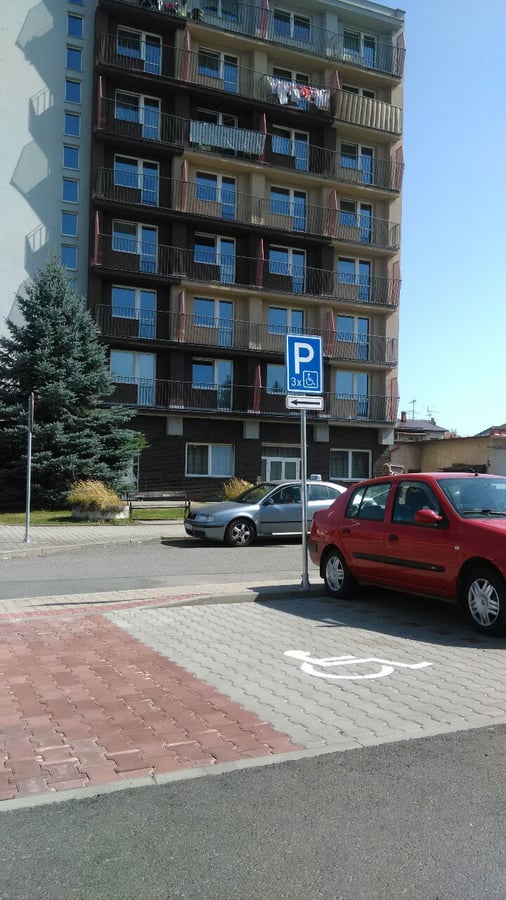3x vyhrazené parkovací místo