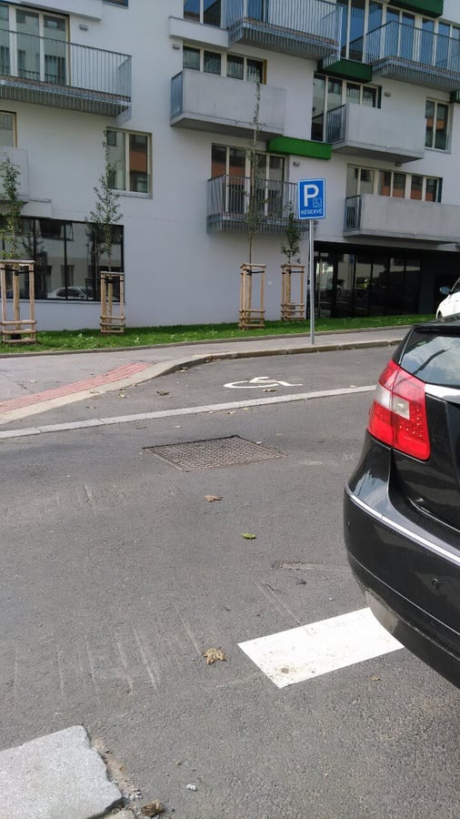 1x vyhrazené parkovací stání