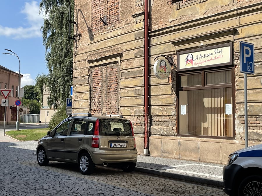 Bezbariérové stání v centru Náchoda