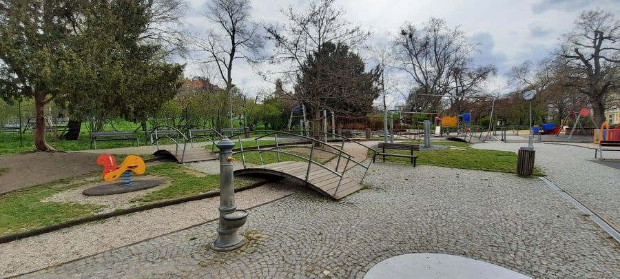 Dětské hřiště u Hlavního nádraží