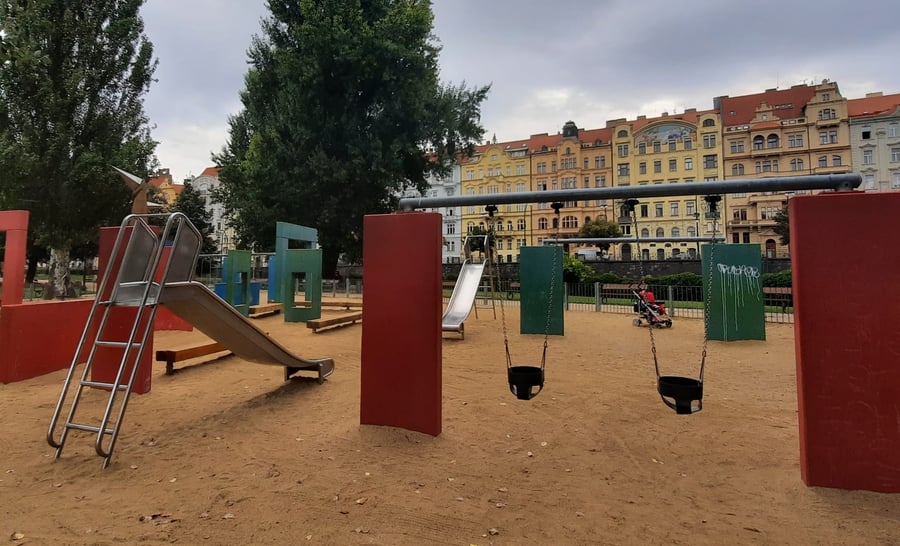 Dětské hřiště na Slovanském ostrově 