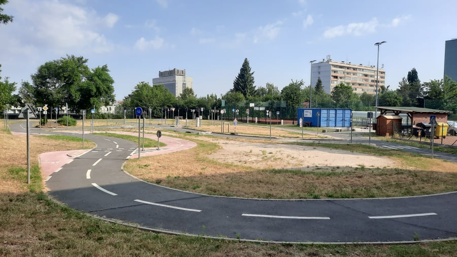 Dopravní hřiště vedle ZŠ Plamínkové