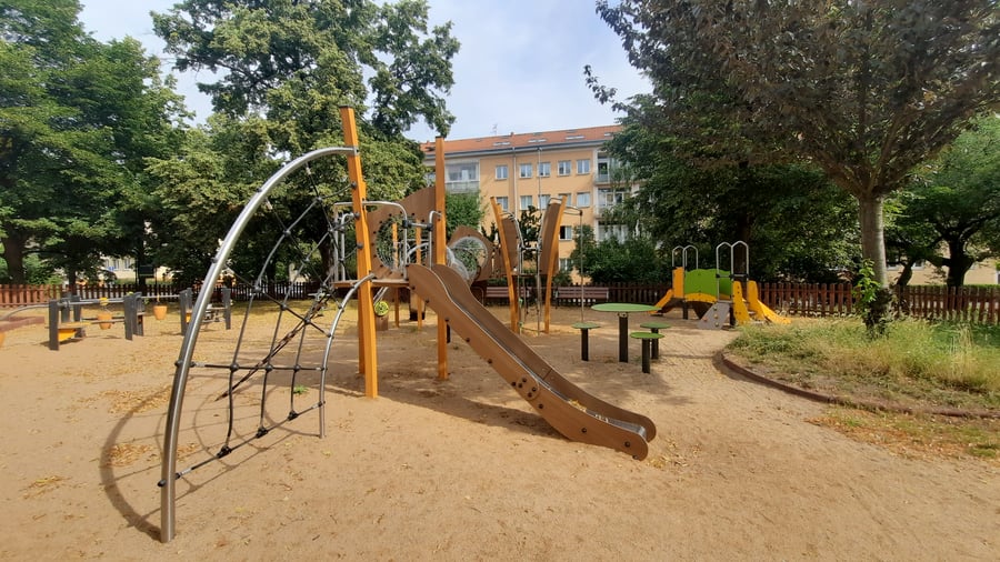 Dětské hřiště Malinová (S BAGREM)