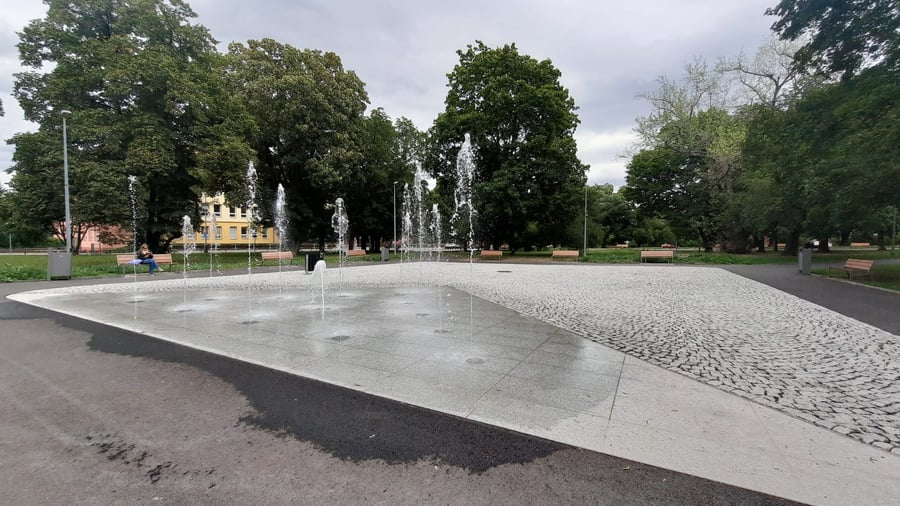 Vodní fontána v parku Generála Lázaro Cardenasse