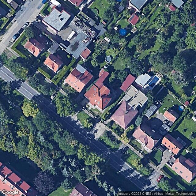 GV - Kamýcká 24 - starší nábytek, židle, barový stolek apod. 