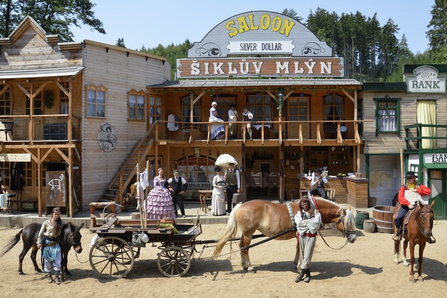 Šikland- westernové městečko, strašidelný zámek, koupaliště, zoopark, atrakce