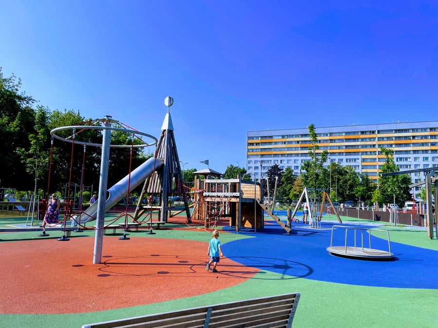 Fontána u metra Střížkov