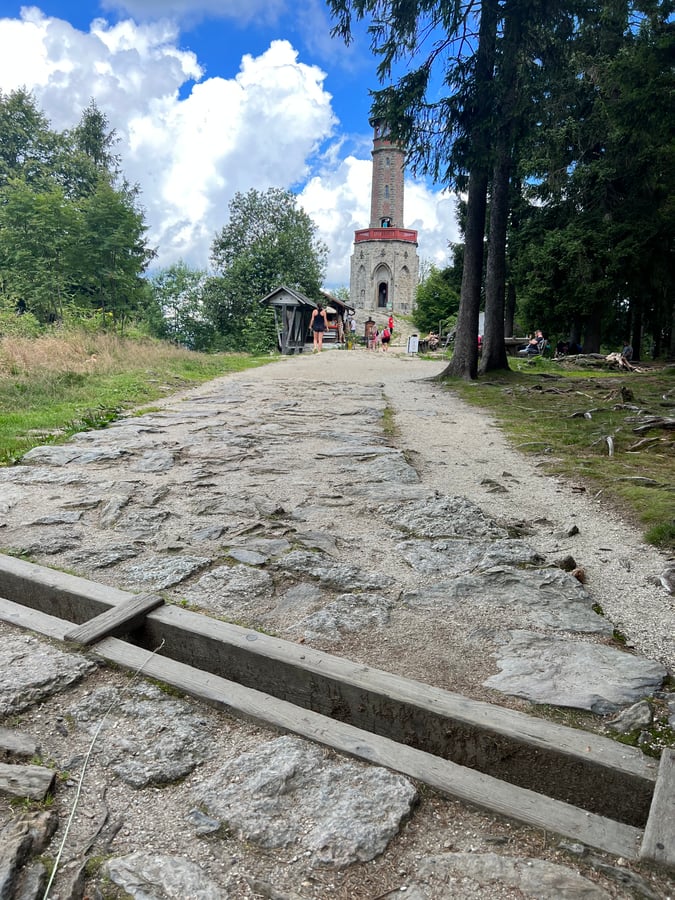 Dětské hřiště u rozhledny