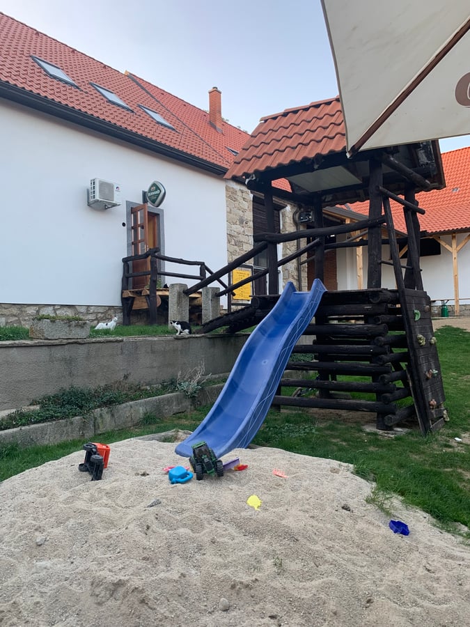 Sýrárna Horní Dvorce - Hospůdka na statku