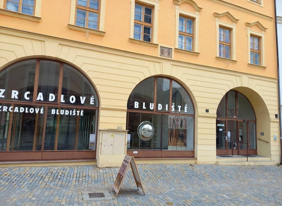 Zrcadlové bludiště
