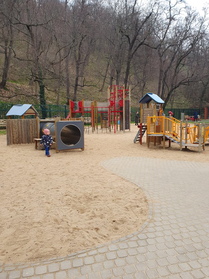 Dětské hřiště v zahradě Kinských , dolní 