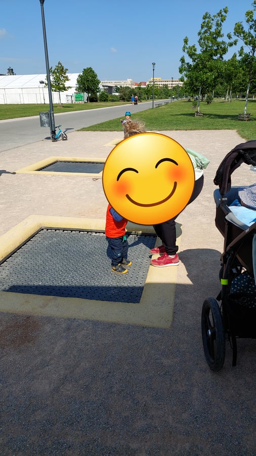 Trampolínky s občerstvením.