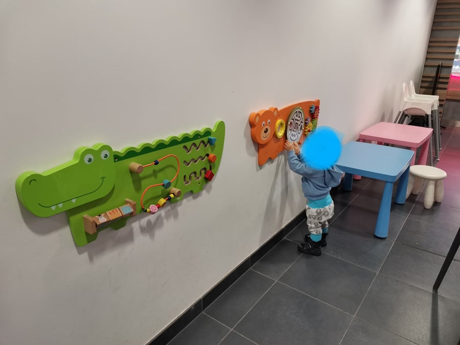 Food court v OC Lužiny 
