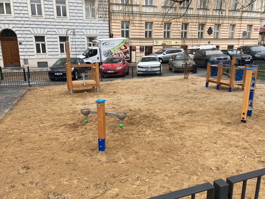 Malé dětské hřiště