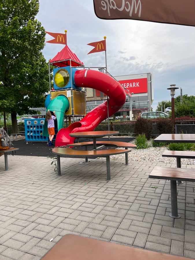 Mcdonalds venkovní hřiště 