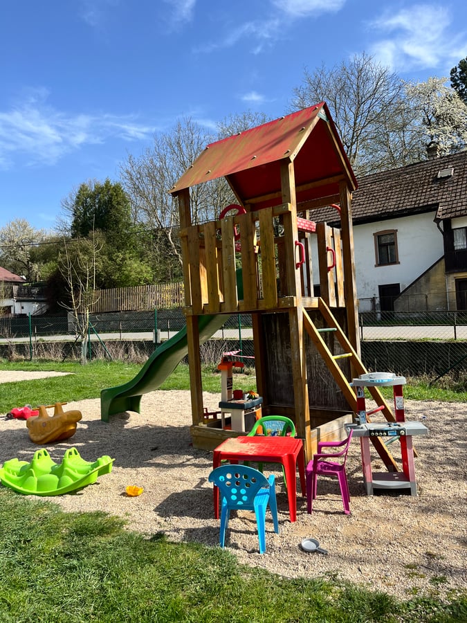 Dětské hřiště s ohništěm 