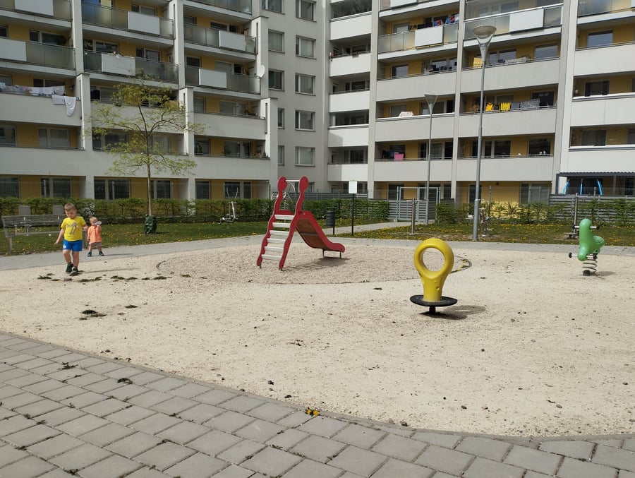 Dětské hřiště ve vnitrobloku