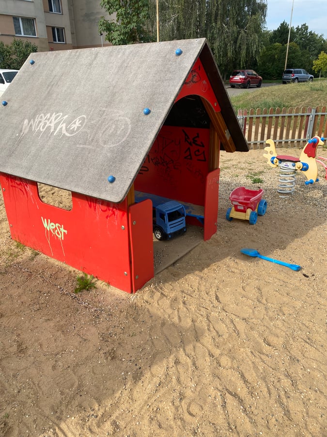 Hřiště za Poliklinika Mazurská