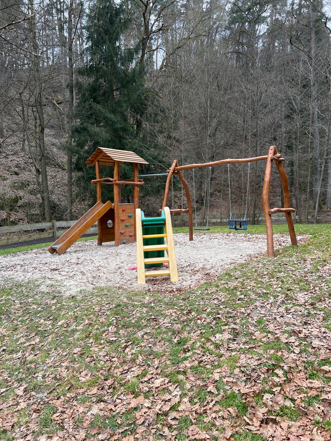 Dětské hřiště u sázavy