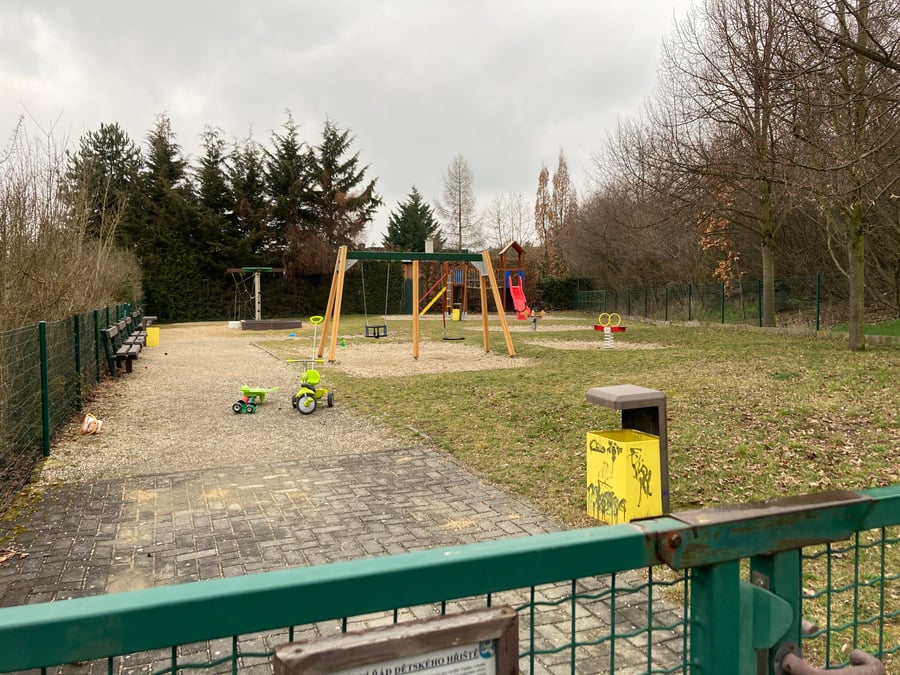 Dětské hřiště na Lhotech