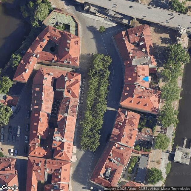 Hotel At the Golden Scissors ****
