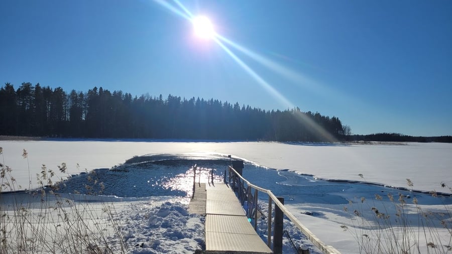 Lastun saunan talviuintipaikka