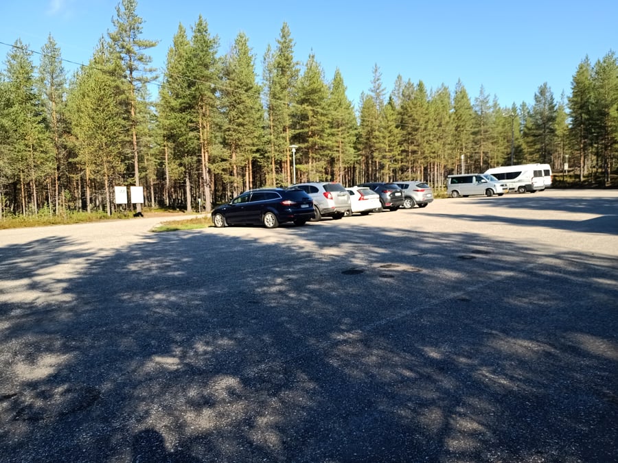 Luontokeskus pysäköintipaikka