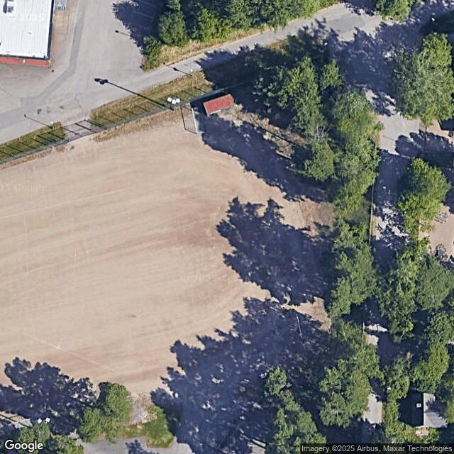 Hiekkaharjun liikuntapuiston luistelukenttä