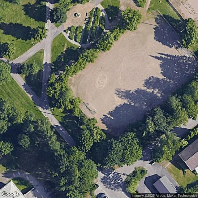 Hiiriharjunpuiston luistelukenttä