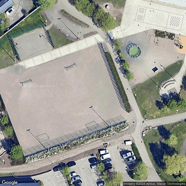 Jalavapuiston koulun luistelukenttä