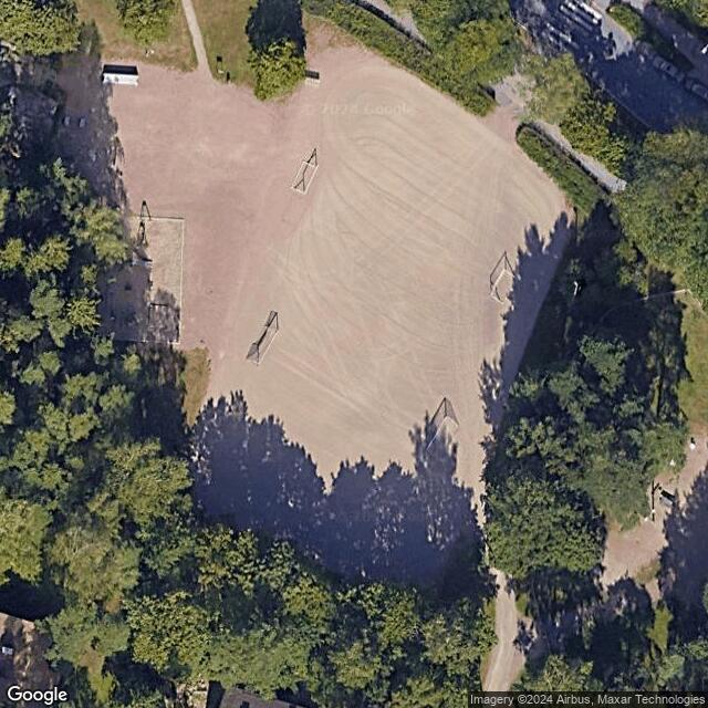 Jyrkinkallio / Luistelukenttä